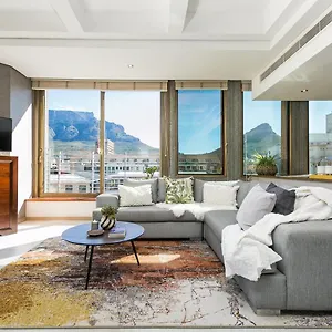 https://1203-sophisticated-elegance-in-central-cape-town.hotels-capetown.com